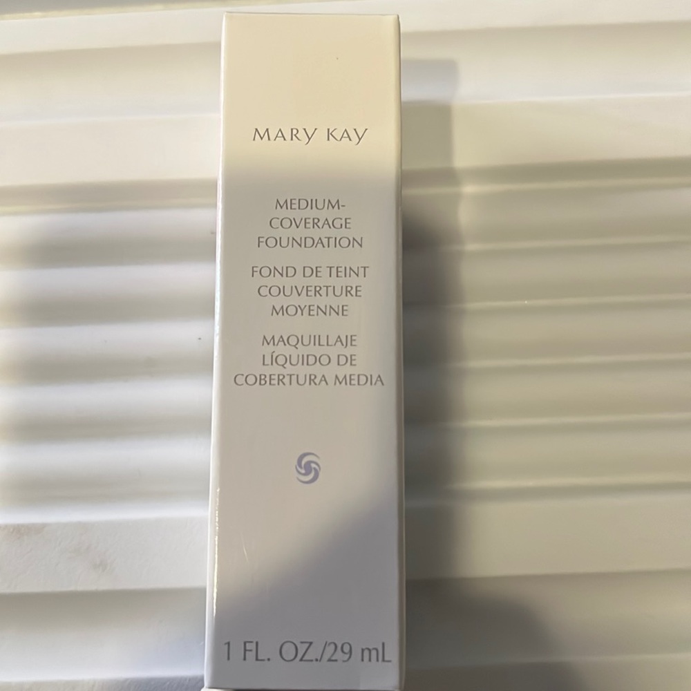 Mary Kay medium coverage foundation Beige 300